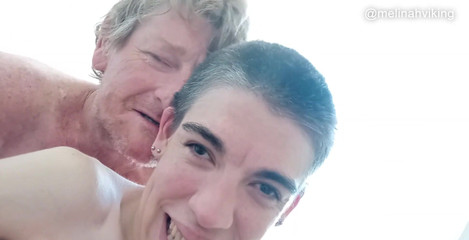 Melinah Viking: Balkónová prsa - Venkovní zábava