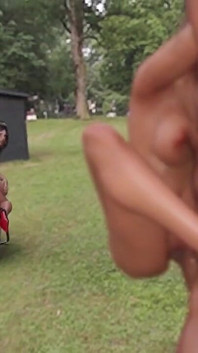Orgie perverse dans un parc avec futanari en 3D et femdom