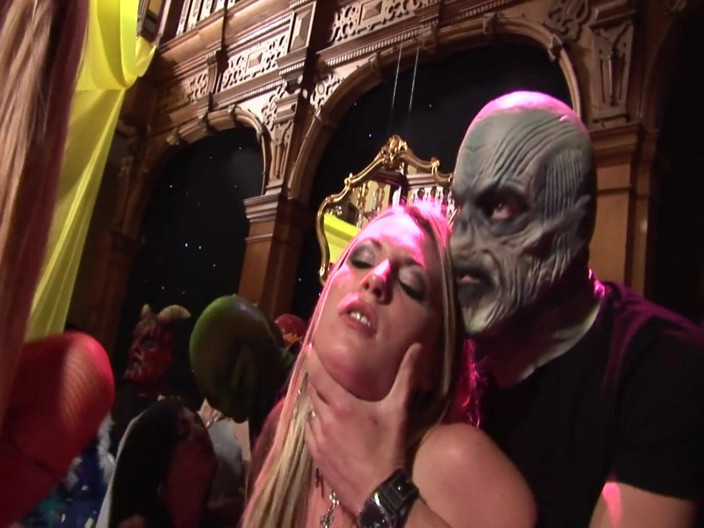 SEXUAL SIN: Babes On Fire Scene 2 - Pesta Seks Awek Blonde dan Si...