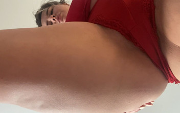 NipsAndStrips: Gergasi kentut pada kepala kecil awak