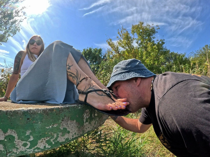 Mistressyammyboots: Absolutní dominance: kruté pravidlo mých sandálů