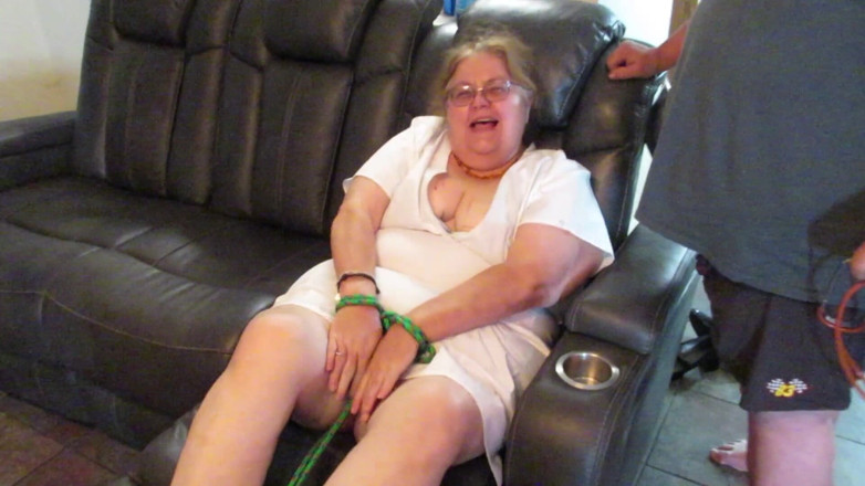 BBW nurse Vicki adventures with friends: Большой паренек не следует сценарий, но результаты смешно!