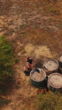 Franse MILF zuigt een prachtige lul en wordt verrast door een drone - droneporno