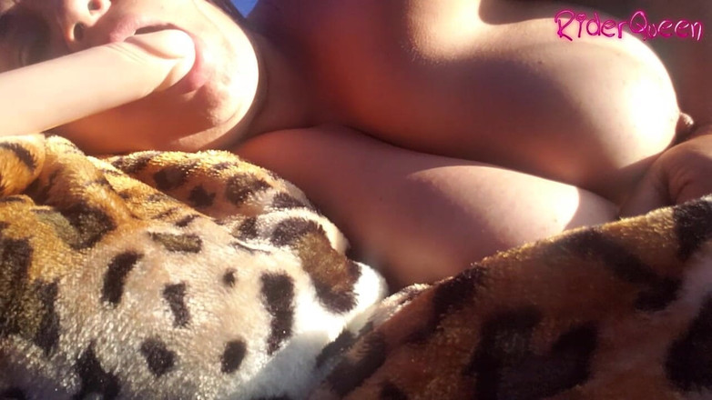 Riderqueen BBW Step Mom Latina Ebony: Kejutan blowjob sudut pandangan pertama dalam cenderung