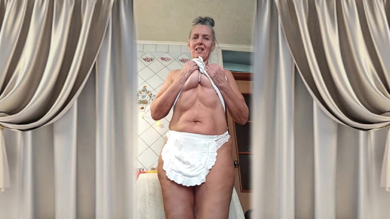 Lukerya: 陽気な主婦ルケリヤは官能的な夢から目覚め、一晩中それを続けます。