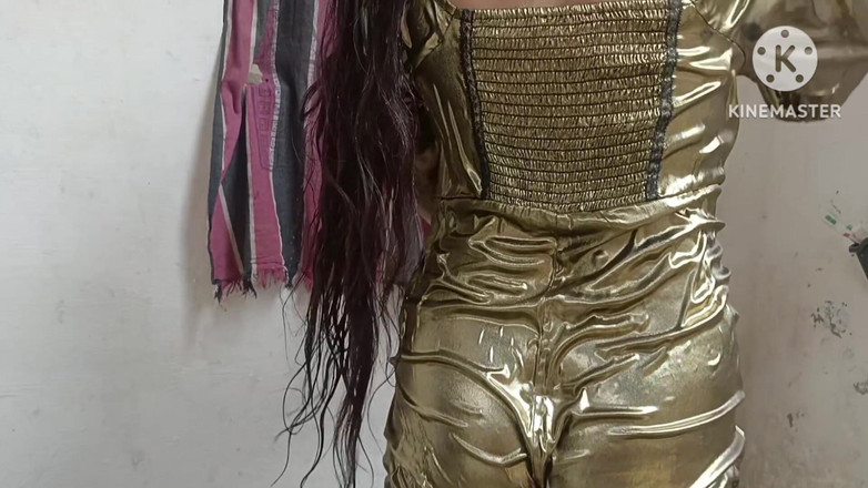 Ankurpriya000: Vedi la sorellastra mentre si fa il bagno