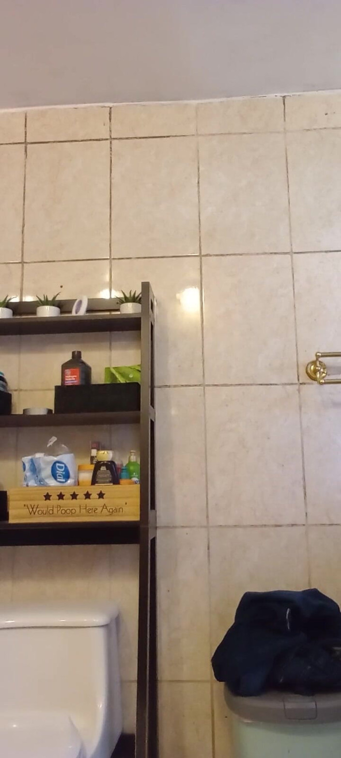 Chubbytits16: Aku lagi asik muasin memekku sendirian sambil bugil!