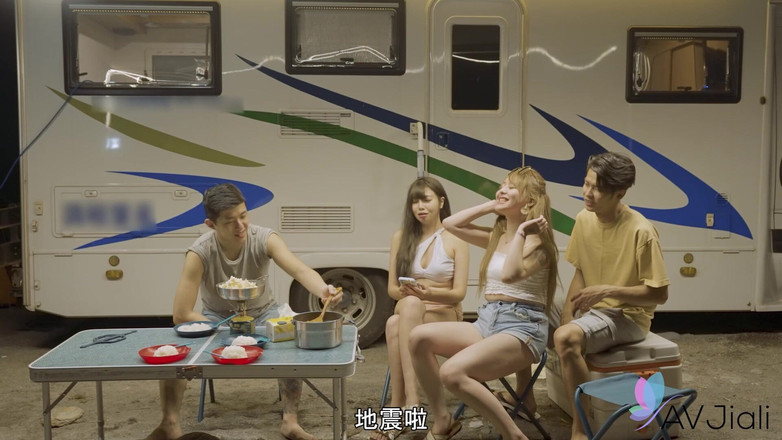 AV Jiali: Ranako e amigos vão acampar e ela acaba sendo fodida...