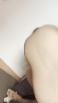 침실에서 멋진 일을 하는 섹시한 여친