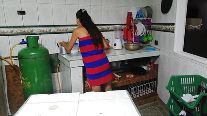 catalinagrande: Moje kamarádka je velmi nadržená a šukáme, když zůstanu v jejím...