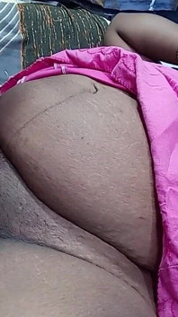 Menjilat pepek keras dan menjolok pepeknya dengan begitu panas