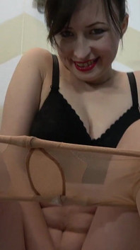 Wanilianna Pissing and Consuming Golden Shower