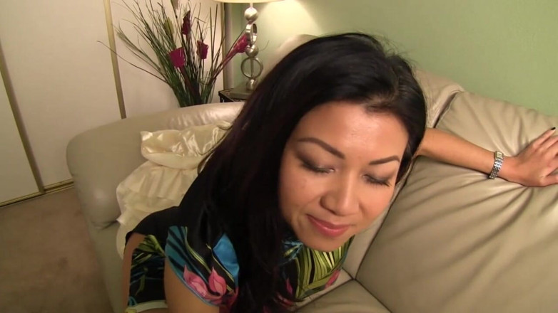 Eros JOI - Liberated Eye: Asijská milfka Jackie Lin si prstí svou vlastní kundičku v...