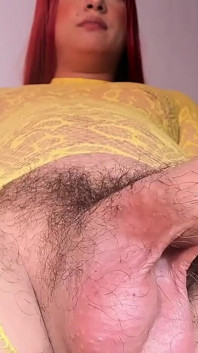 Gruby kutas XXL Tranny Latynoska gorąca masturbacja z otwartymi nogami
