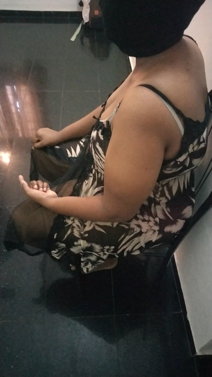 Tamil lesbian: Nová baculatá tetička neformální mluvení