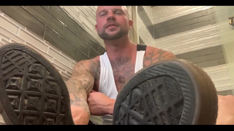 Jasons feet: Just Did a Long Workout and About to Shower.. ‪ ‪but First...