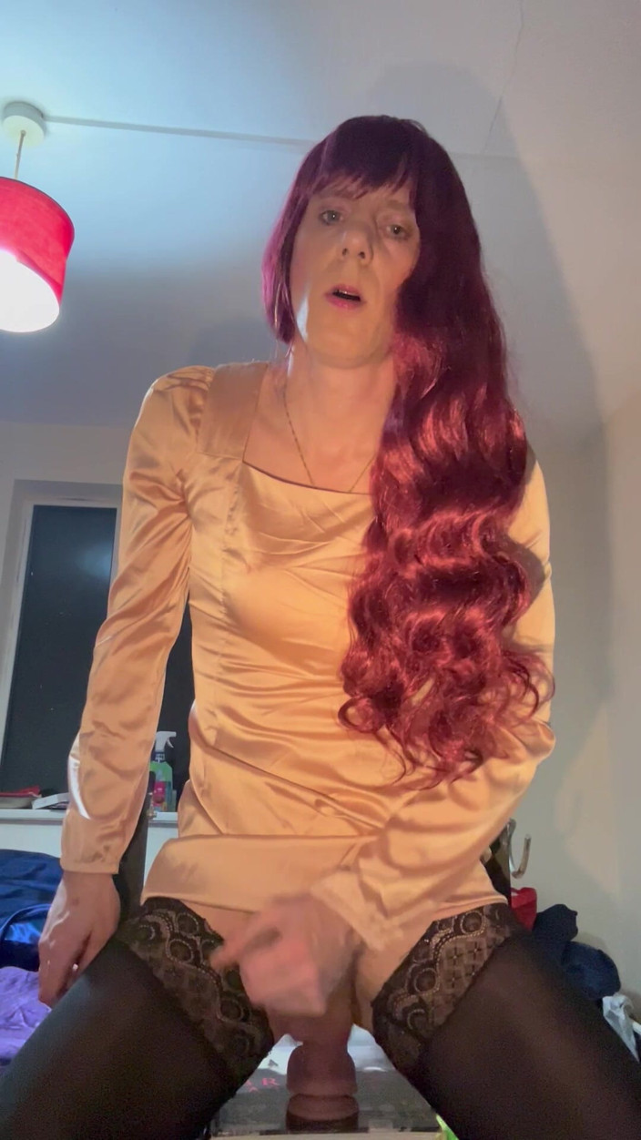 Jessica silk: Jess Silk Rides Dildo