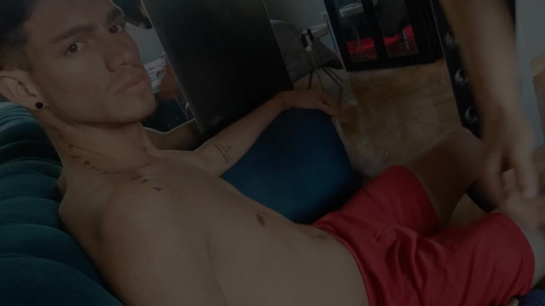 The-hook305: Il cazzone etero, Danny fox si è fermato per un bel...