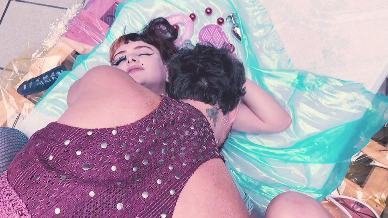 Candy Kush: Biseksueel anaal spelen op de Afterparty van Carnaval in Brazilië