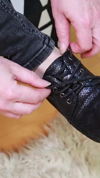 Eleganta spetsklackar och ren nylon retas