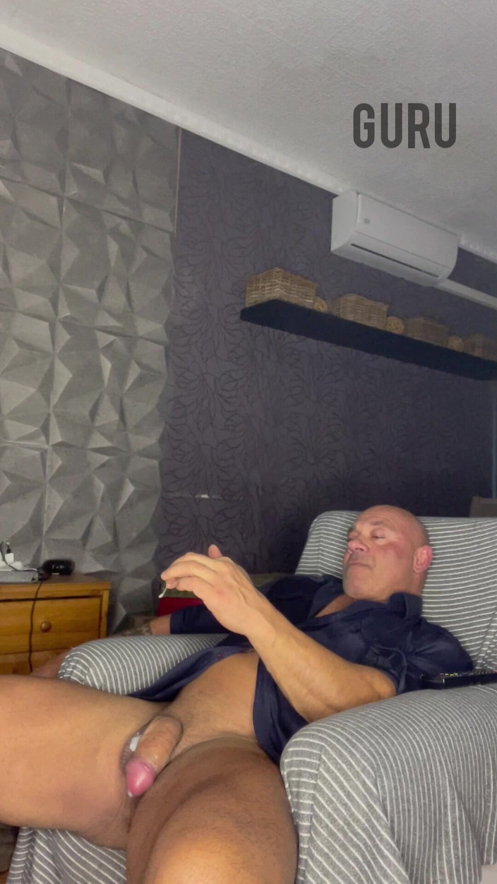 Mr. Guru: Wichsen solo zu hause, ich mag dieses hemd