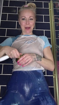 Wet Leggings Shower JOI - Begging for Cum on My Bum