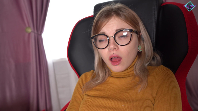 Karneli Bandi: Student dreams of big dick in tight pussy instead of...
