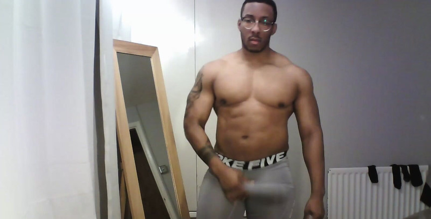 Amadeus: Onu giymeyi seviyorum güreş takımı, daha fazlasını görmek ister misin??