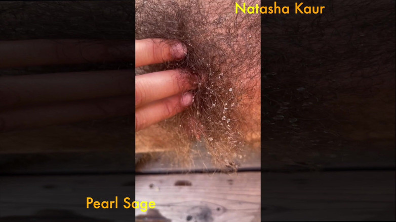 Natasha Kaur: Sudut pandangan pertama kencing menegak: kencing pada pepek berbulu dan...