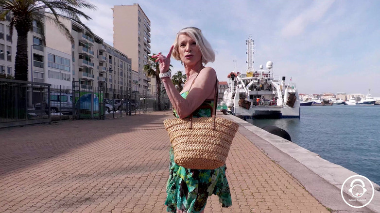 Bigdaddy films: 70歳のエヴァは、喜びに年齢がないことを証明します