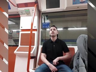 Xisco Freeman: Aku ngocok kontolku di kereta bawah tanah!