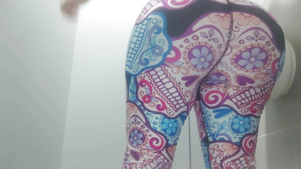 Katrina4deluxe: Pervert dává domácí kameru v koupelně v tělocvičně