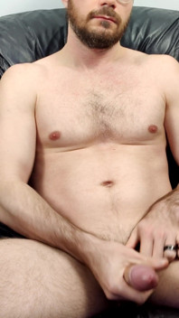 Tembel goon müzik ve porno için mastürbasyon yapıyor 
