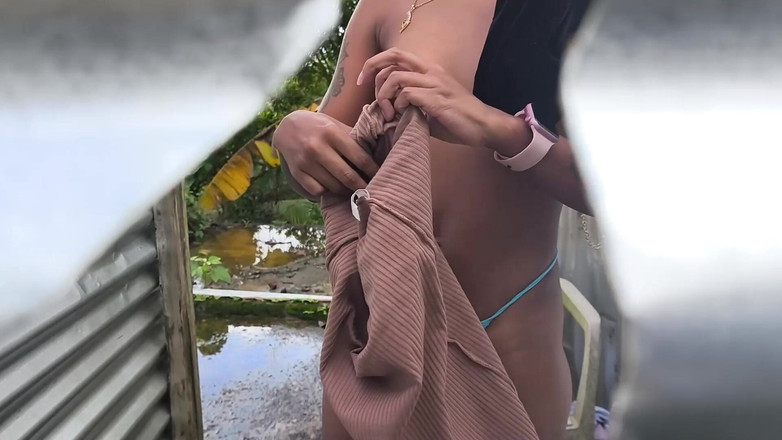 kloyesteicy: Sexy latina's in strandcabine