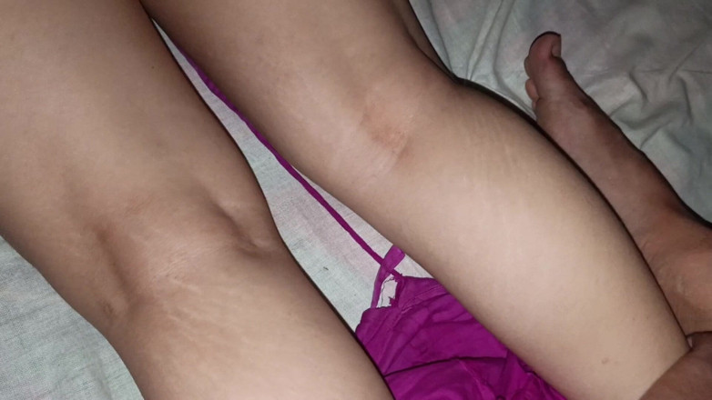 Hot Sudipa: Desi krásná vesnická Bhabhi si užívá sexu