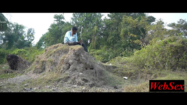WebSex Premium: Arme boerenvrouw neukt met rijke jongen! Dorp-Bhabhi seks