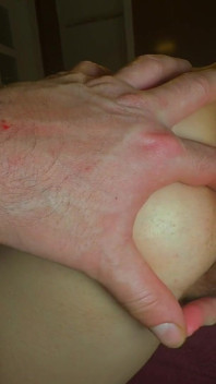 Lízání zadku, zatímco masturbuji, dokud tvrdě nestříkám
