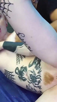 Devot - Azura Alii Und Daisy Lee Phoenix Madina Anala se pișă