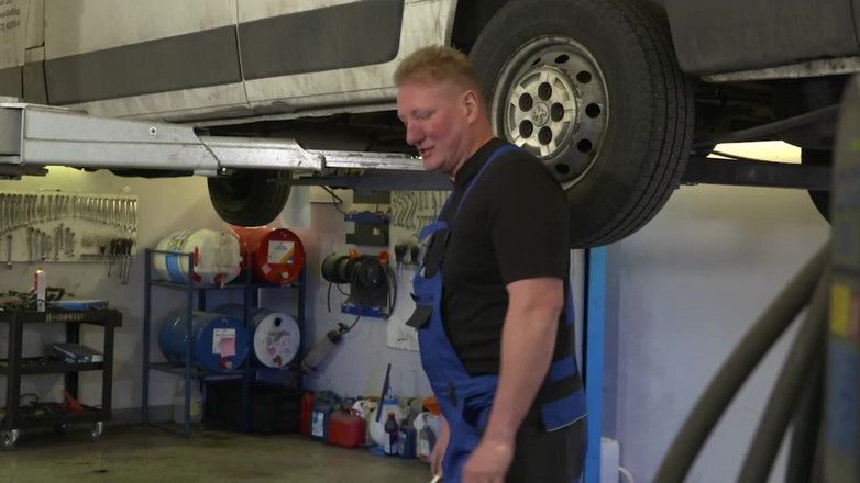 MMV TV - our best full movie: 饥饿游戏：在她的阴户里着火（完整色情电影）