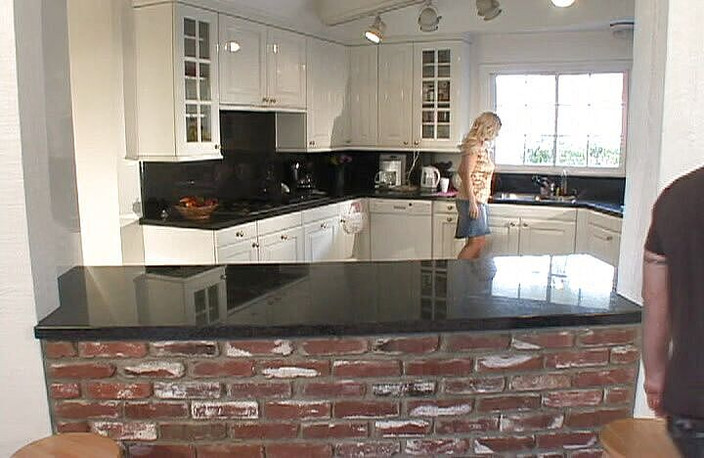 Perfect Porno: Готовящая жена с большими сиськами трахается на кухне