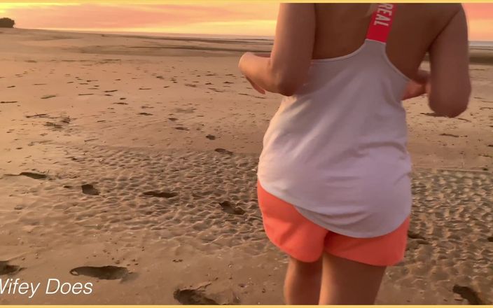 Wifey Does: La mogliettina mostra le tette al tramonto