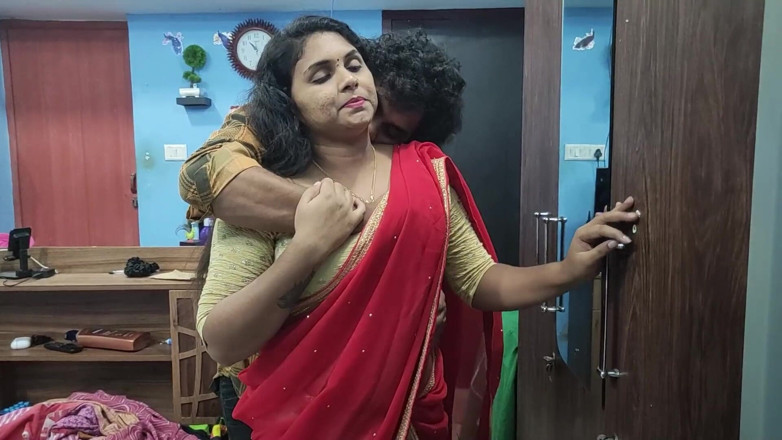 Vaigavarun45: Mallu flicka het röd halv Saree romantik och sex med...