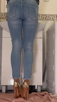 Membasahi Seluar Jeans Dan Highheels Saya yang Terdesak