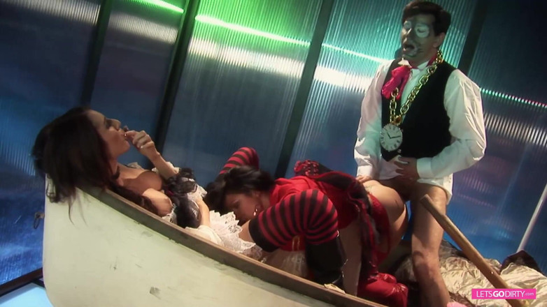 Mydirtyxxx: Bardzo brudna orgia parodia-impreza z cudowną mamuśką chętną do seksu