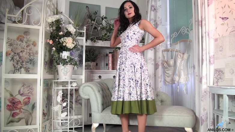 Anilos Solo: Hot Housewife