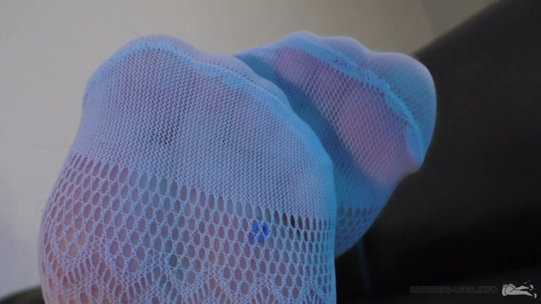 Mistress Legs: Mestra provocando com meia arrastão branca