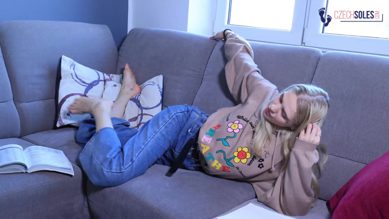 Czech Soles - foot fetish content: Liceum 18 lat / o seksowna gra stóp