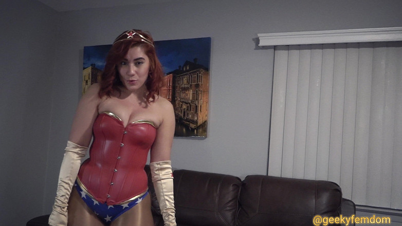 Geeky Femdom: Mujer maravilla instrucciones de paja mirando a la encantada Sahrye