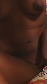 두꺼운 자지를 격렬하게 따먹는 만족할 줄 모르는 미시 흑누나 밀프