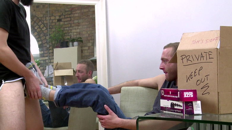 Macho Guys: Suck my gay cock, lick my shaved asshole and put...